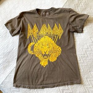 Def Leppard High N Dry Gold Tan Brown Band Tee Shirt T-Shirt Size S